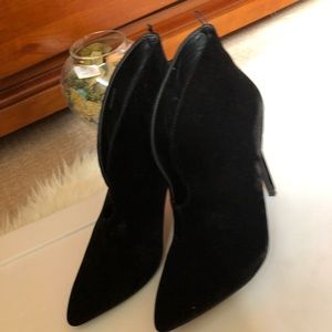 Forever 21 Cut Out Heeled Booties. Sz 10